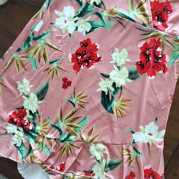 V-Neck Sundress - Picture 8 of 8